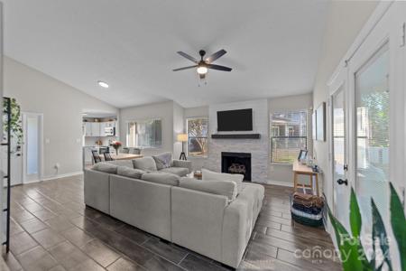 7607 Woods Lane
