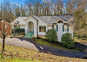 1067 18th NW