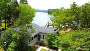 1805 Lakeshore