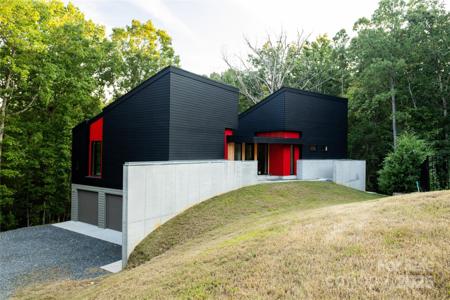 386 Squirrel Lane