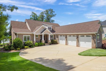 10285 Lakeshore