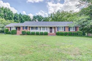 2744 Farmlake