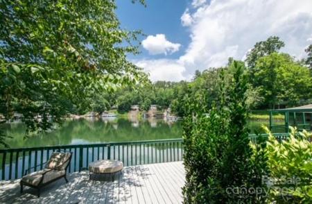 395 Tryon Bay Circle