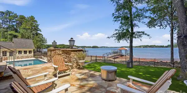 3900 Channel Pointe Lane