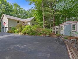 5 Mayapple Lane