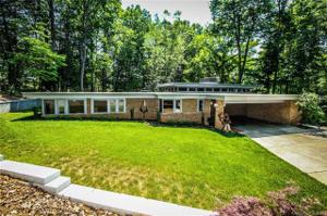 25 Holly Berry Woods Lane