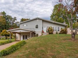 21 Club Knoll Avenue