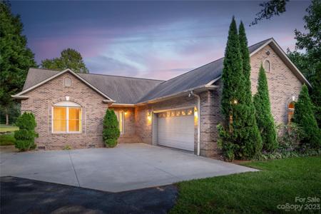 121 Riverview Road