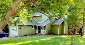 1040 Woodlake Lane