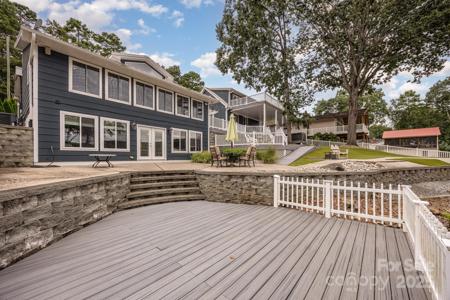 910 & 914 Pinehaven Drive