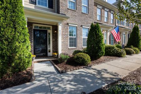 4321 Courtly Lane