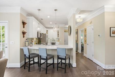 8942 Rosalyn Glen Road
