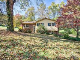 182 Fairway Hills
