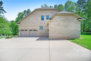 2740 Lakefront