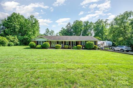 1044 Oakridge Farm Highway