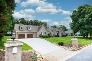4062 Pinecrest NE