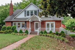 26 8th Avenue NE