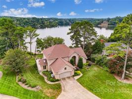 736 Wood Hollow