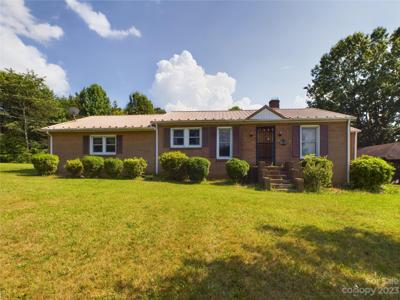 1724 Snow Creek NE