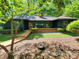 18 Hamiltons Ferry Road