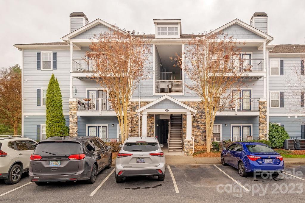 100 Vista Lake Drive, Candler, NC lhrmls01955559