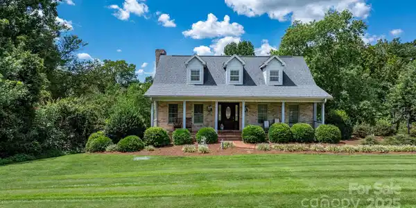 54 Meandering Way