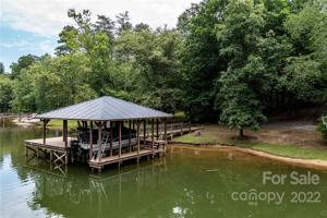1096 Lake Vista