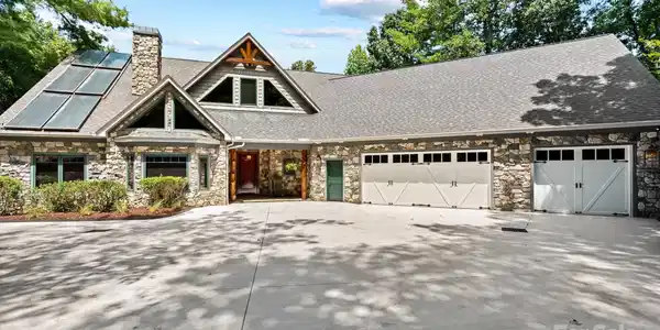 16 Royal Vista Way