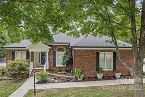 2711 Greenmont