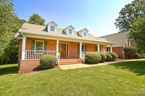 669 River Hills