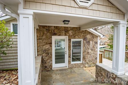 208 Island View Road