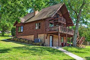 1016 Lakeshore