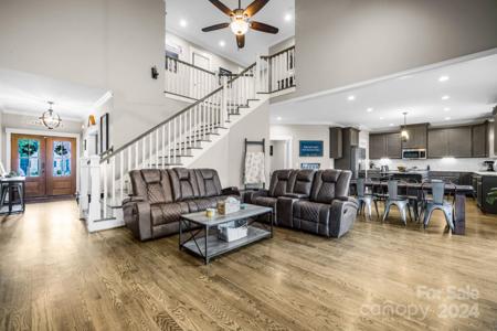 847 38th Avenue NE