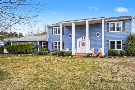 3361 47th Avenue Place NE
