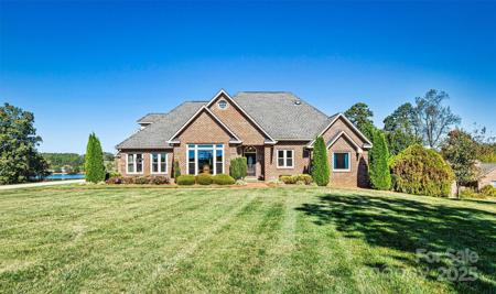 61 Island Pointe Court