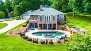 3736 Pinecrest NE