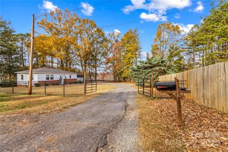 109 James Robert Lane