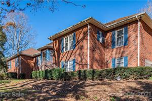 3705 Wandering NE