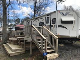 111 Hollywood Trail