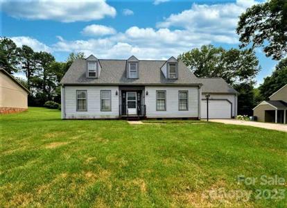 640 38th NE