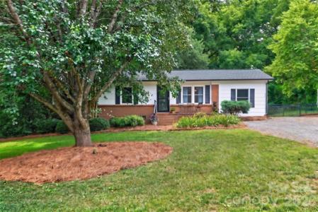 835 Edgewater Drive