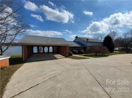 1036 Lake Vista