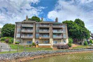 7324 Lakefront