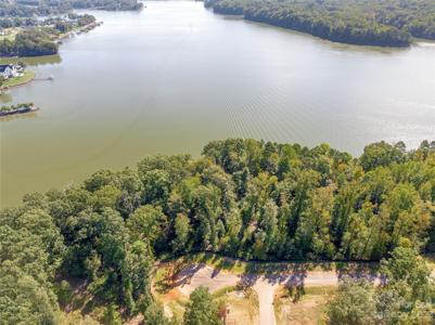 858 Lakeforest Drive