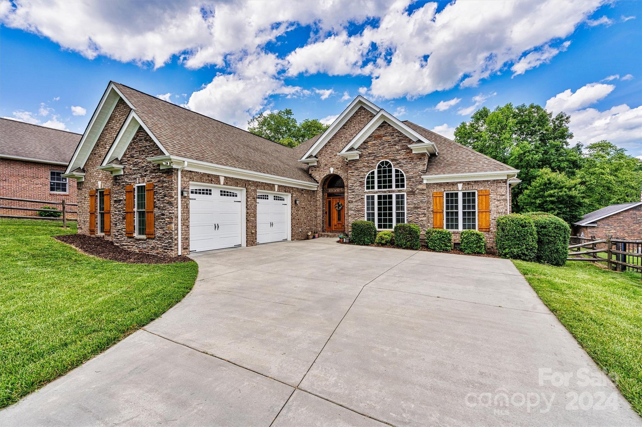 1849 Hidden Pointe Drive, Hickory, NC lhrmls02257485