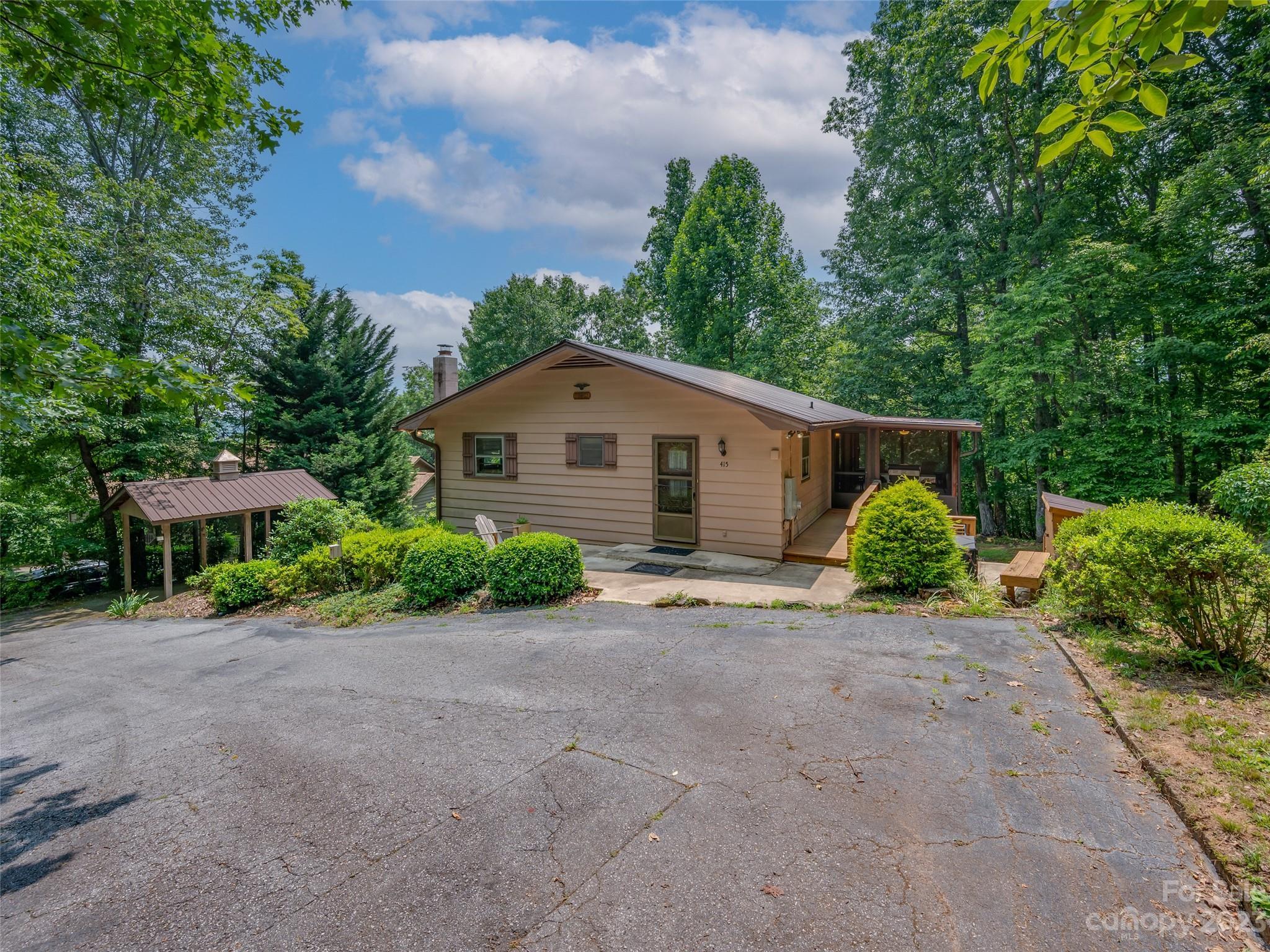 415 Youngs Mountain Drive, Lake Lure, NC lhrmls01672171