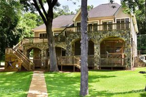 1527 Berry Hill
