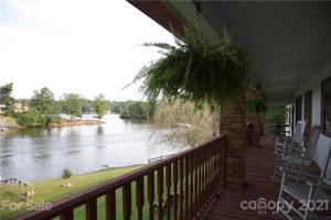 5832 Lake Hickory