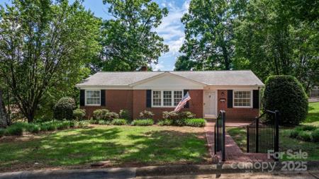 43 Forest Avenue
