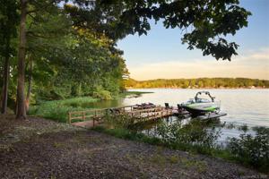 126 Moratock Point